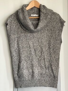 REVOLUTION BY RICKI’S Cowl Neck Sleeveless Gray and White Freckle Knit Sweater